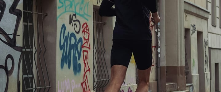 Runner principiante completando su primer 10K — plan de entrenamiento 20 semanas, 3 días a la semana